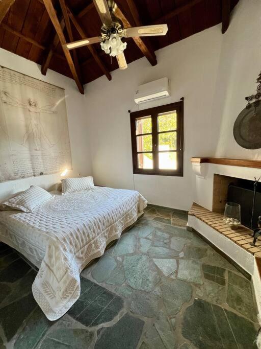 Villa Kasteli - Secret Beauty In The Mountains Каристос Экстерьер фото